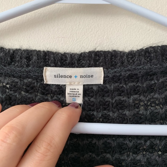 V-neck knit sweater from Urban Outfitters - Picture 2 of 3